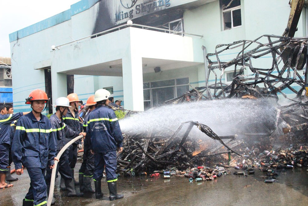 Cháy lớn ở KCN Vĩnh Lộc, hàng trăm chiến sĩ chữa cháy được huy động 1