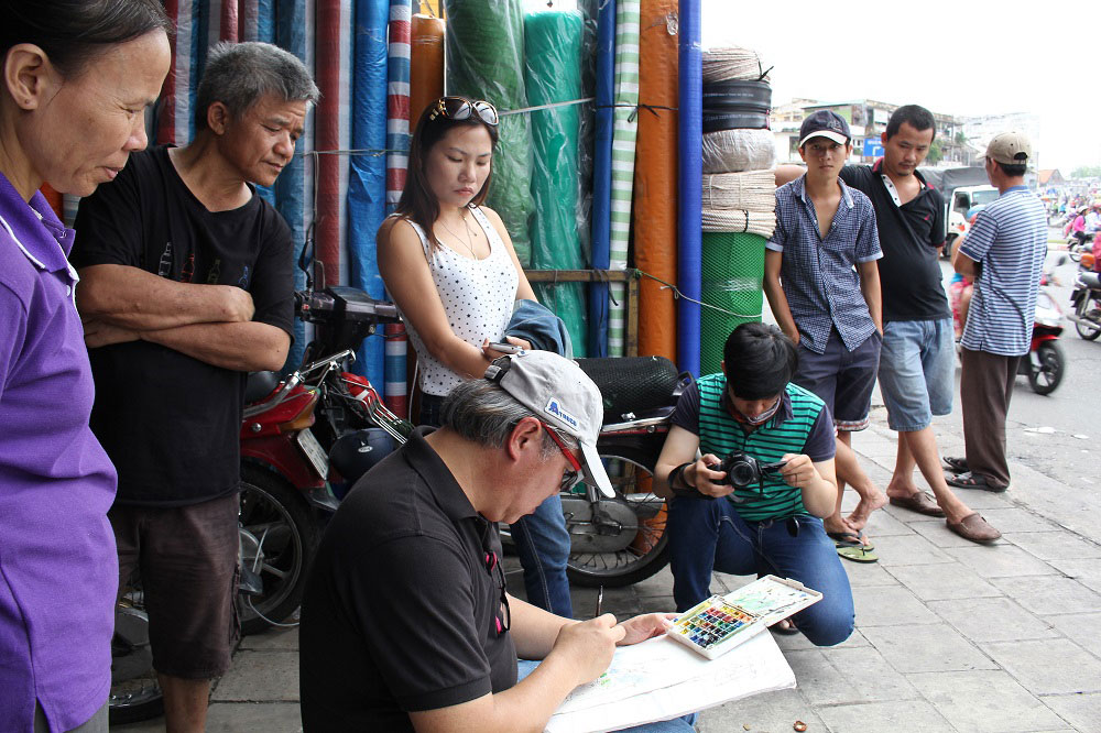 Người Việt 'ngẩn ngơ' nhìn người nước ngoài ký họa thành phố 4