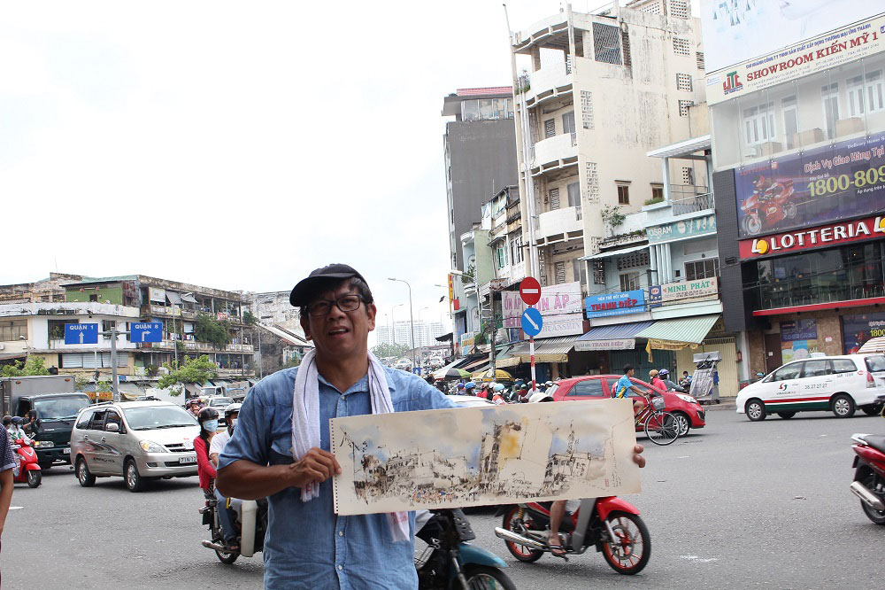 Người Việt 'ngẩn ngơ' nhìn người nước ngoài ký họa thành phố 6