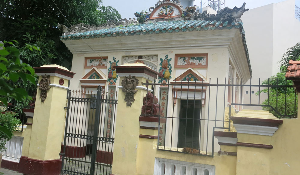 Độc đáo mộ cổ Sài Gòn: Tượng đá đứng hầu bên mộ Bá hộ Xường 2