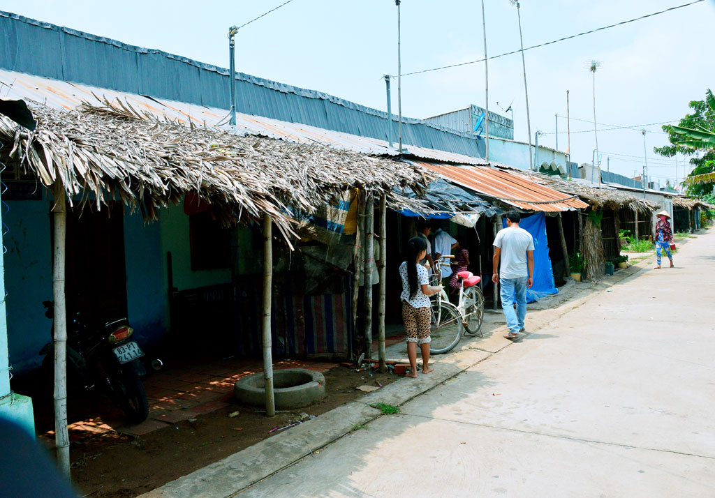 Tang thương nơi xóm nghèo 2