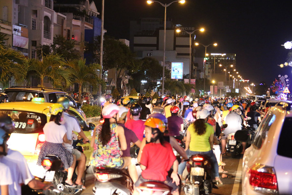 Các tuyến đường lớn tại Đà Năng bị tê liệt đêm rằm Trung thu 2