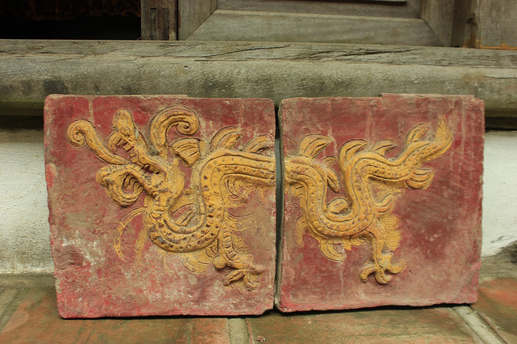 Cổ vật xứ Đông: Bốn viên gạch rồng đời Lý trong ngôi đền thờ vị tướng đánh cướp biển 2