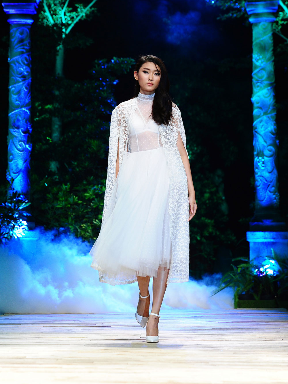 Hoàng Yến giã từ nghề người mẫu trong show diễn Chung Thanh Phong 8