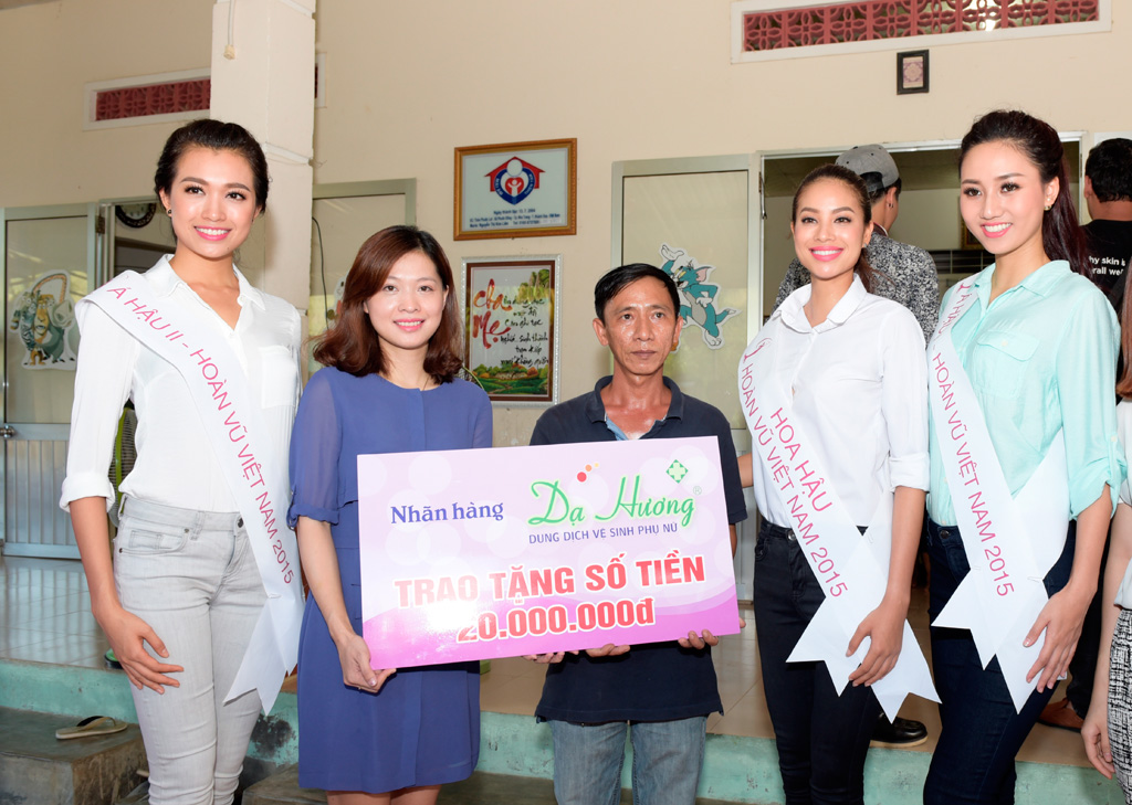 Dạ Hương tham gia từ thiện cùng tân hoa hậu hoàn vũ
