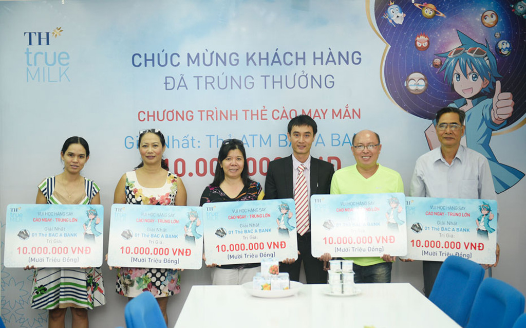 TH true MILK trao giải nhất ATM BAC A BANK 10 triệu đồng cho những khách hàng may mắn đầu tiên