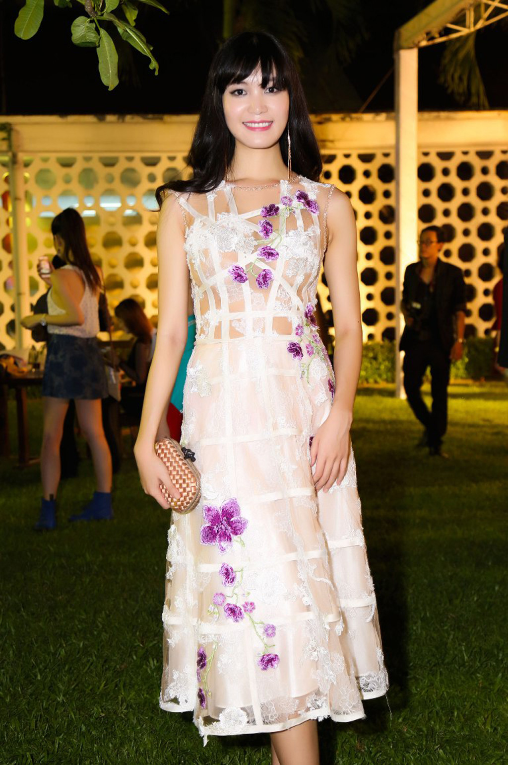 Hoa hậu Thùy Dung mặc hở gây sốc sau khi bị chê xấu 4