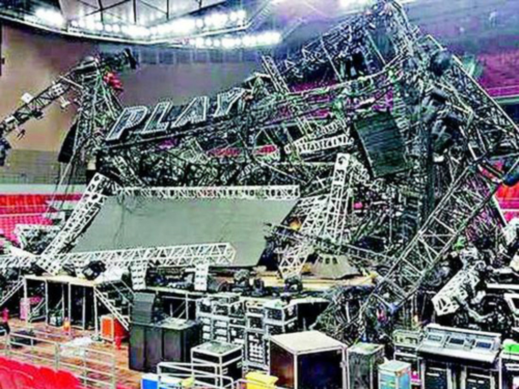 Sân khấu của diva Thái Y Lâm bị sụp khiến 1 người chết 2
