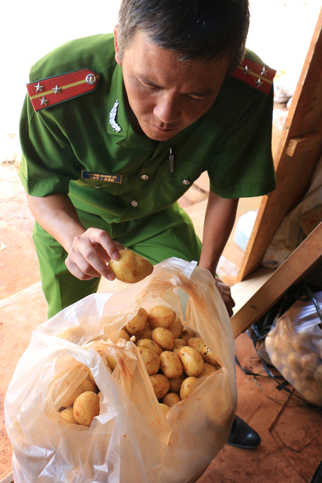 Chợ nông sản Đà Lạt: Sau một ngày “cấm cửa” khoai Trung Quốc 5