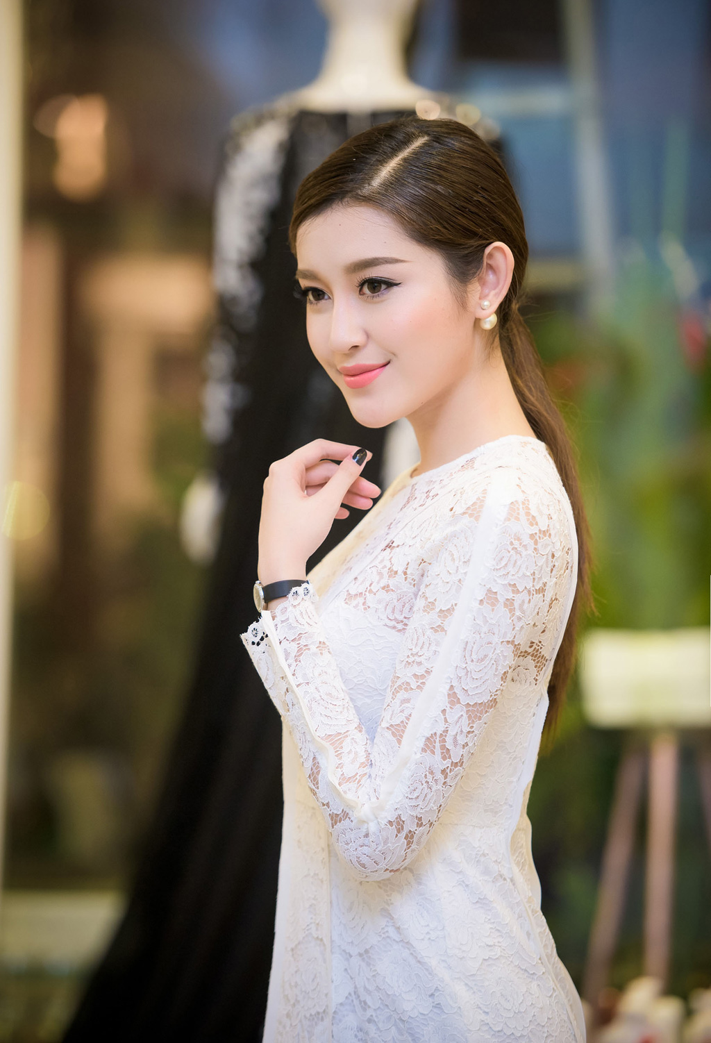 Á hậu Huyền My đóng phim cùng Hoa hậu Hoàn vũ Myanmar 2