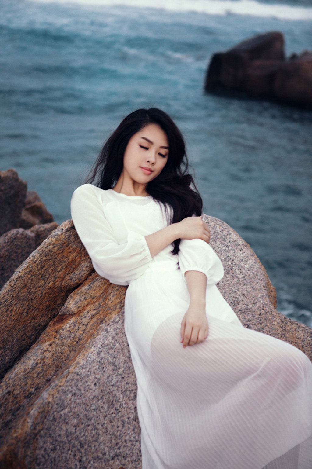 Hotgirl Vietnam Idol 2015 Khánh Tiên khoe vẻ đẹp trong veo trước biển 5