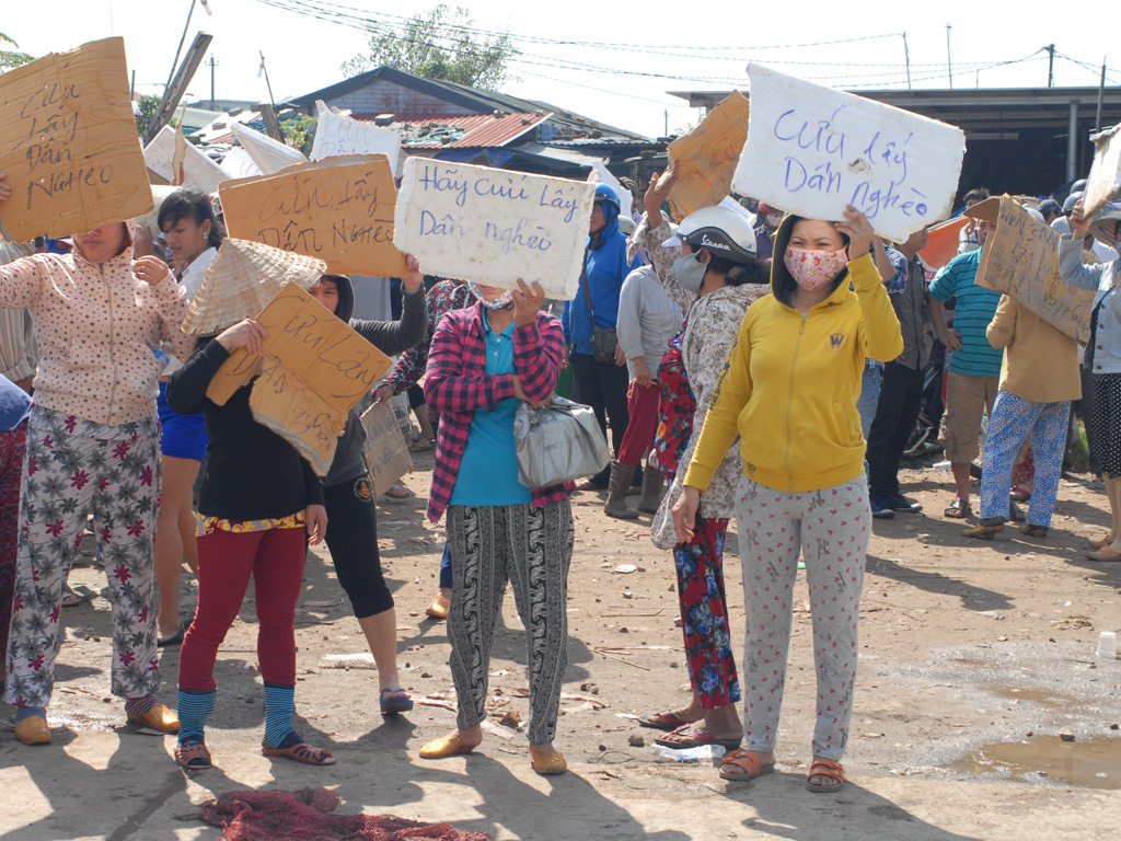 Tiểu thương lại kéo lên UBND tỉnh Thừa Thiên- Huế phản đối về chợ mới 2