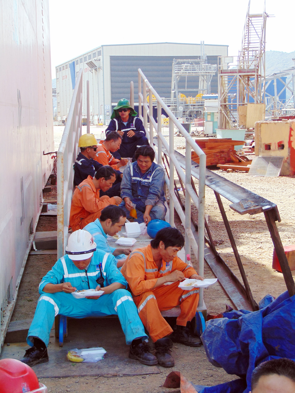 Gần 200 kỹ sư, công nhân hạ thủy giàn khoan tự nâng lớn nhất Việt Nam 3