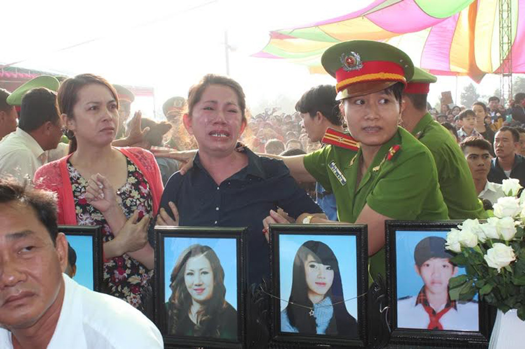 Xử vụ thảm sát ở Bình Phước: Người nhà nạn nhân gào khóc 7