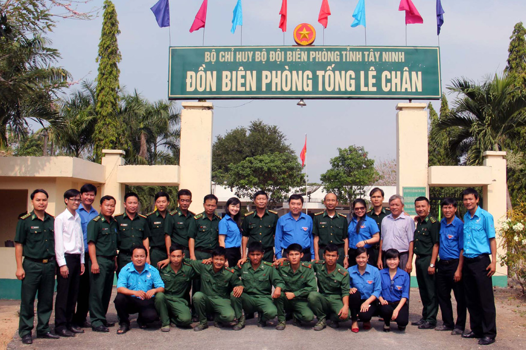 Bí thư T.Ư Đoàn thăm chúc tết cán bộ chiến sĩ bộ đội biên phòng tại Tây Ninh 2