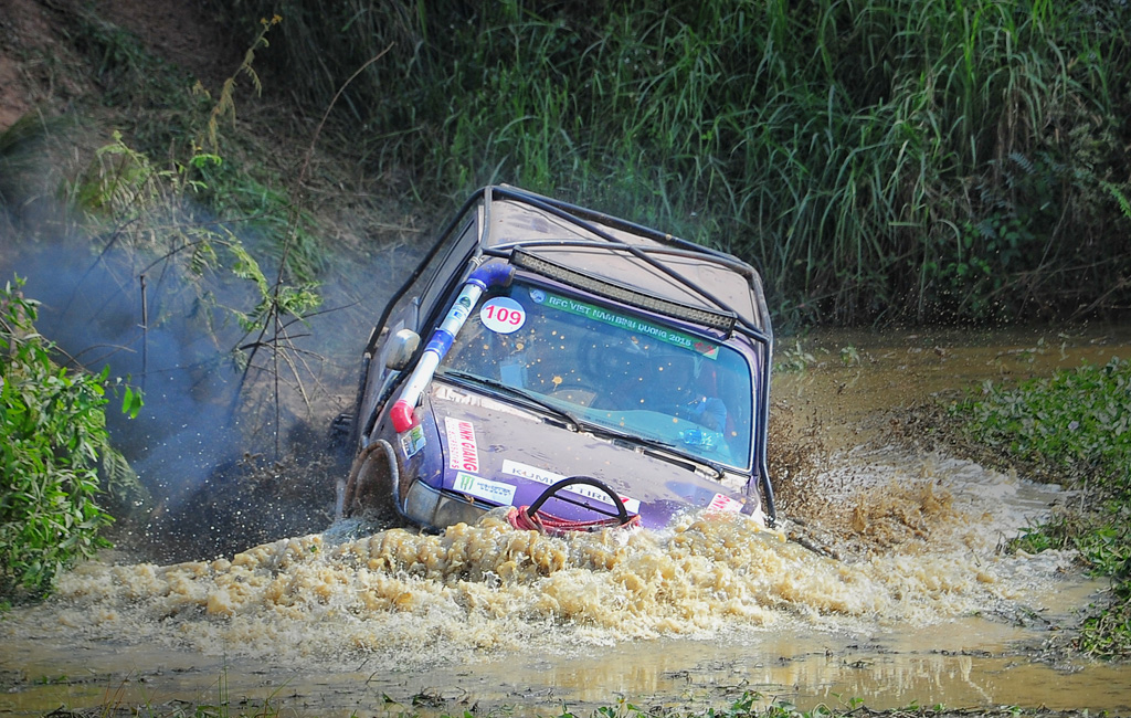 Gay cấn cuộc đua offroad 1