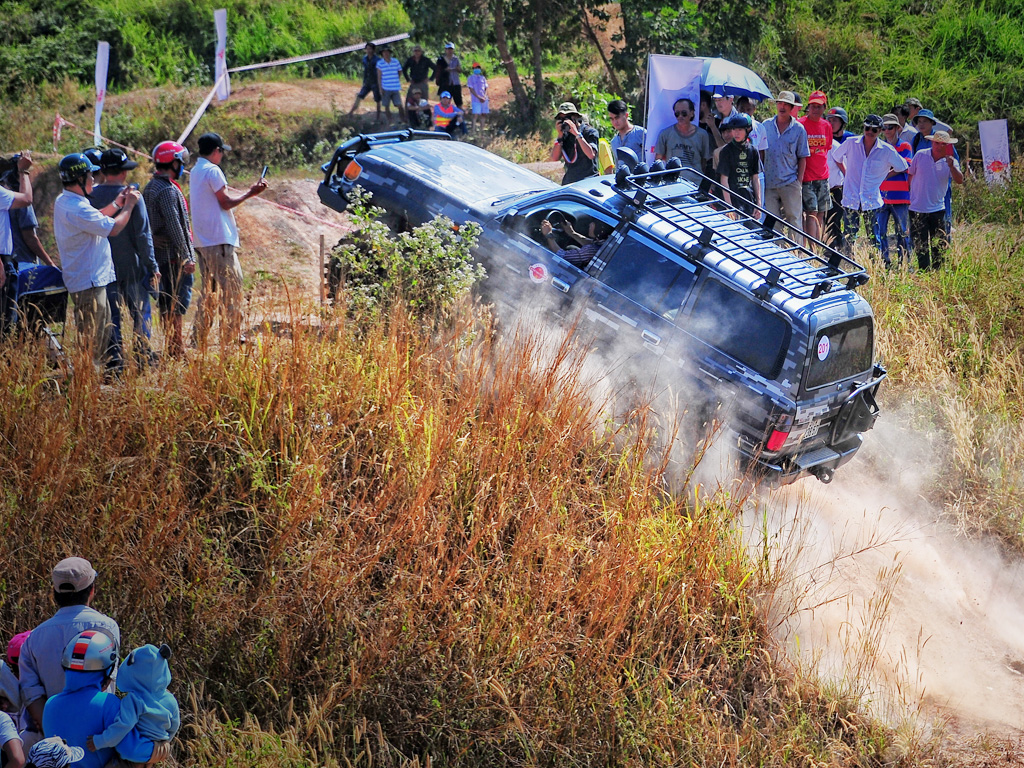 Gay cấn cuộc đua offroad 3