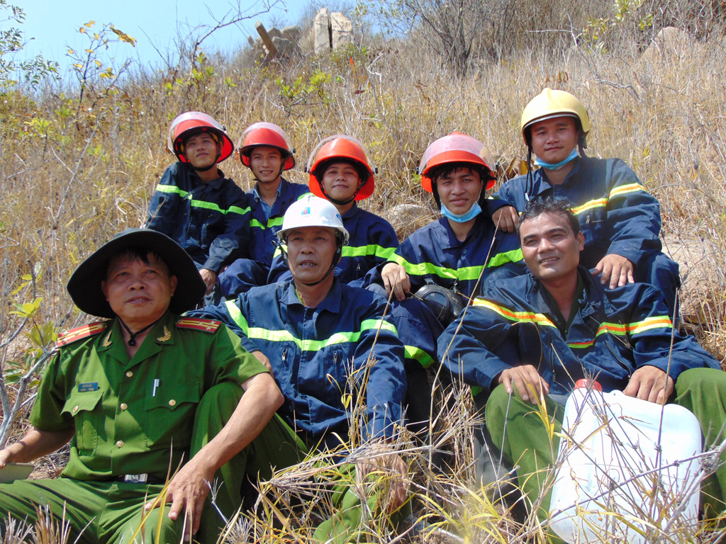 Hơn 30 giờ chữa cháy trên núi Minh Đạm 6