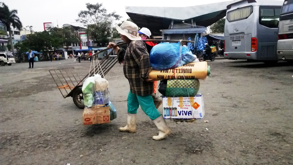 Nhọc nhằn cửu vạn Đông Ba 5