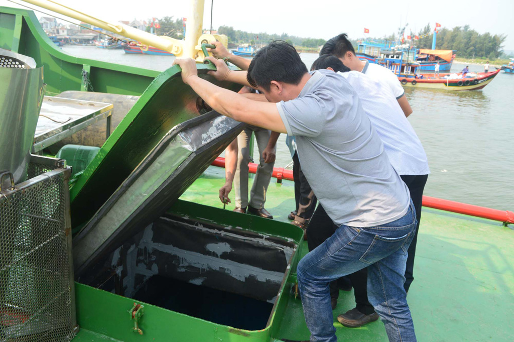 Bàn giao tàu vỏ thép dịch vụ hậu cần nghề cá hiện đại nhất Việt Nam 4