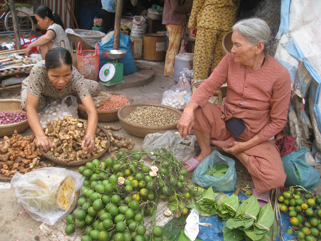 Ai về với chợ Cầu Hai… 7