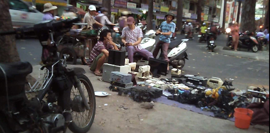 Thâm nhập ‘chợ trời’ Sài Gòn – Kỳ 2: Nguồn gốc hàng từ trộm cắp 4