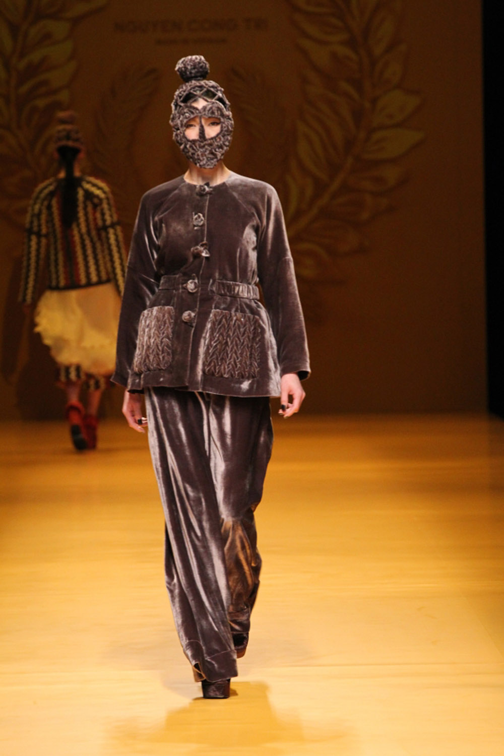 Nhà thiết kế Công Trí mang bộ sưu tập ‘Lúa’ mở màn Tokyo Fashion Week 11