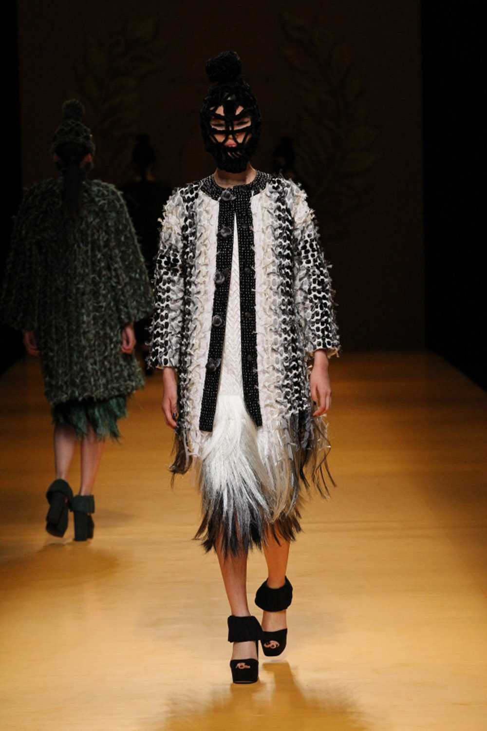 Nhà thiết kế Công Trí mang bộ sưu tập ‘Lúa’ mở màn Tokyo Fashion Week 12