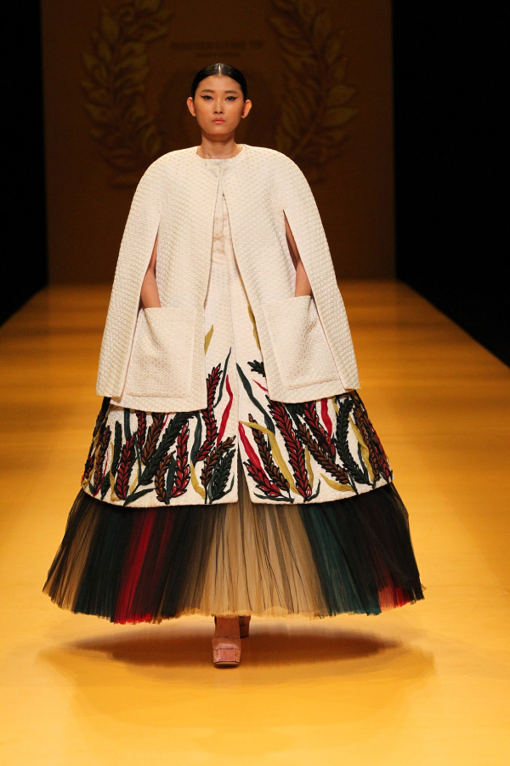 Nhà thiết kế Công Trí mang bộ sưu tập ‘Lúa’ mở màn Tokyo Fashion Week 4