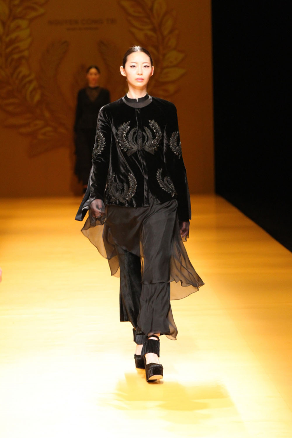 Nhà thiết kế Công Trí mang bộ sưu tập ‘Lúa’ mở màn Tokyo Fashion Week 5