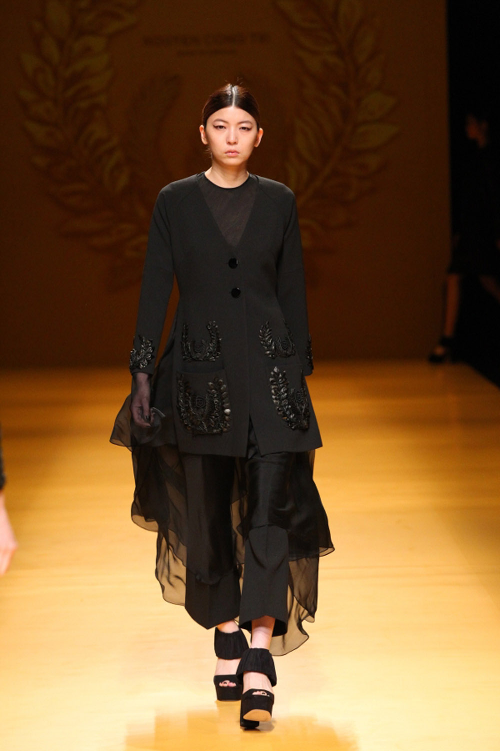 Nhà thiết kế Công Trí mang bộ sưu tập ‘Lúa’ mở màn Tokyo Fashion Week 6