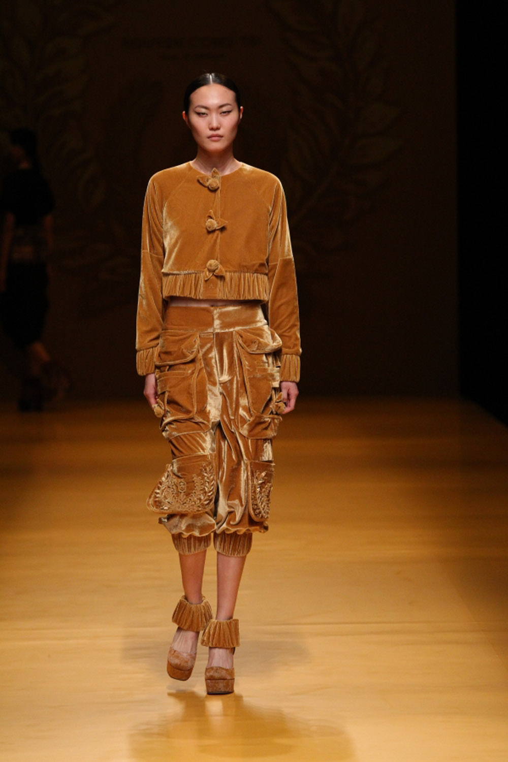 Nhà thiết kế Công Trí mang bộ sưu tập ‘Lúa’ mở màn Tokyo Fashion Week 8