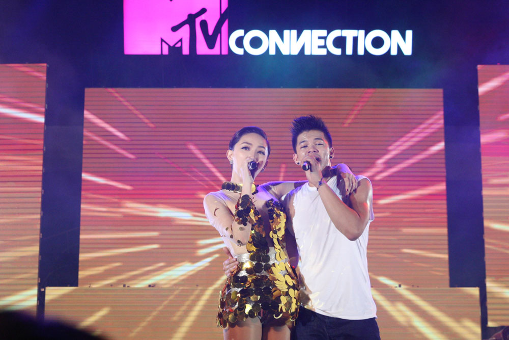 Tóc Tiên, Trọng Hiếu ‘song kiếm hợp bích’ trên sân khấu MTV Connection 1