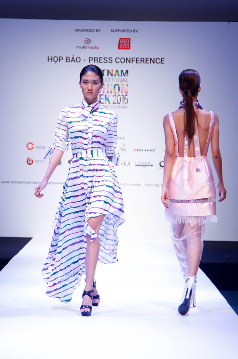 Thanh Hằng đơn giản nhưng vẫn nổi bật tại buổi ra mắt Vietnam International Fashion Week 2016 12