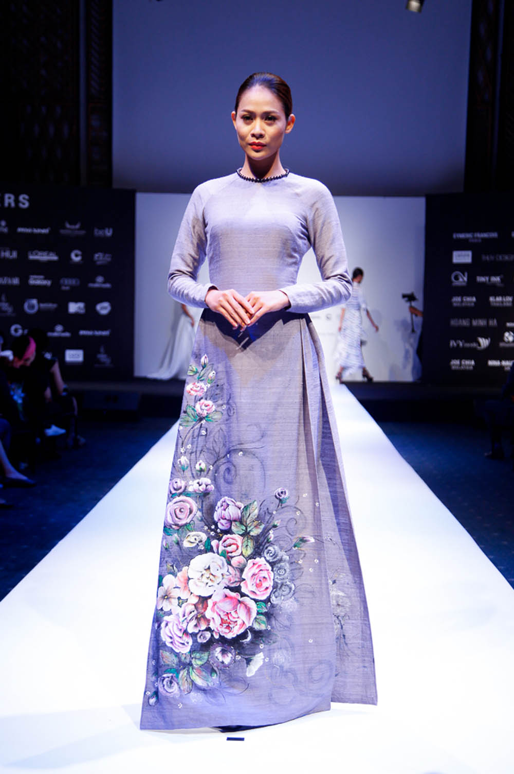 Thanh Hằng đơn giản nhưng vẫn nổi bật tại buổi ra mắt Vietnam International Fashion Week 2016 7