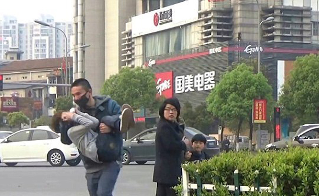 Đóng cảnh bắt cóc bé trai ở Trung Quốc và cái kết bất ngờ