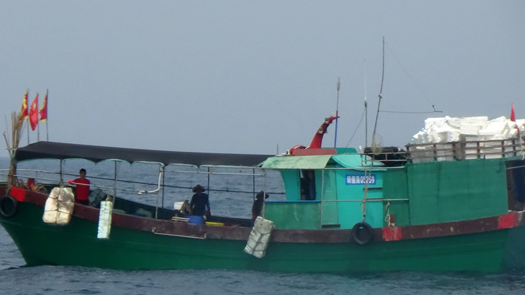 Tàu cá Trung Quốc lại vi phạm vùng biển Việt Nam 2