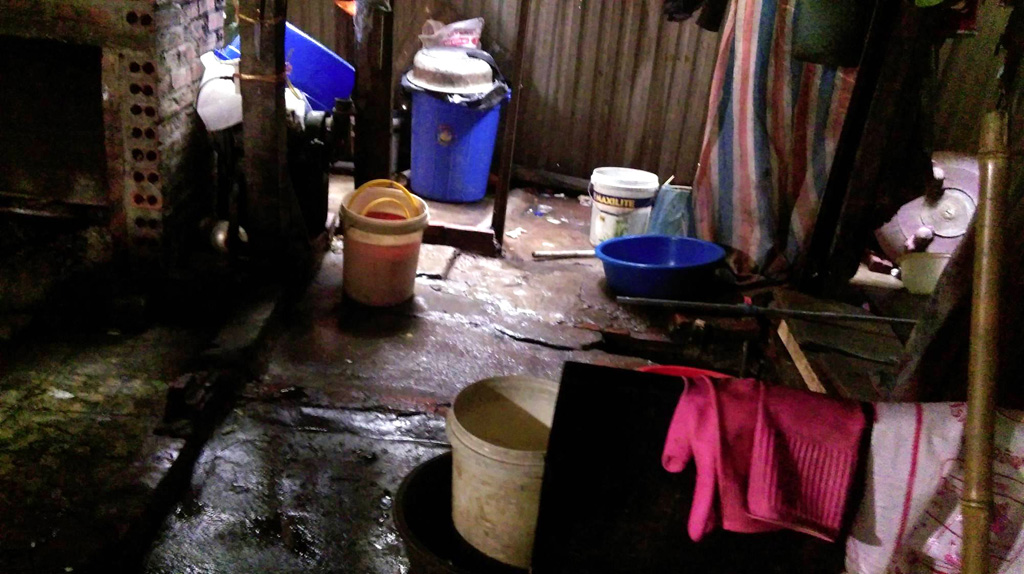 Khu nhà ổ chuột ở Hà Nội: Hơn 20 nhân khẩu sống trong một nhà 8