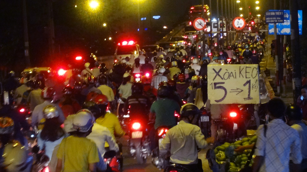 Ùn tắc giao thông cửa ngõ Sài Gòn: Hướng Đông nhích từng chút 3
