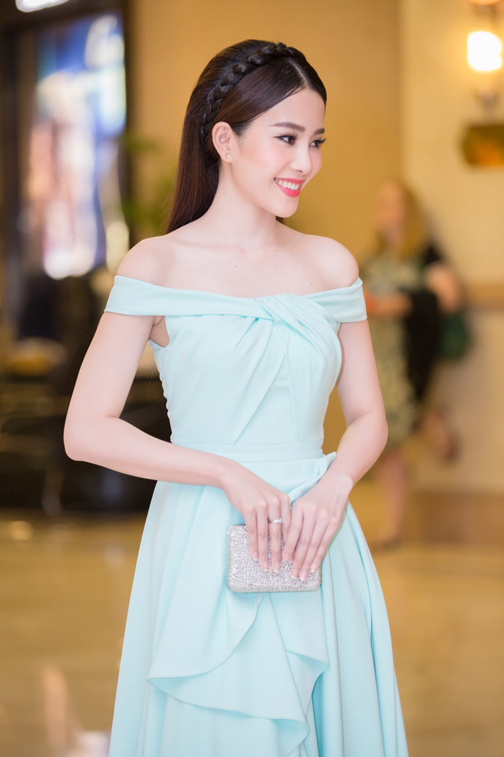 Hoa hậu Phạm Hương được vinh danh “Người phụ nữ của năm” 4