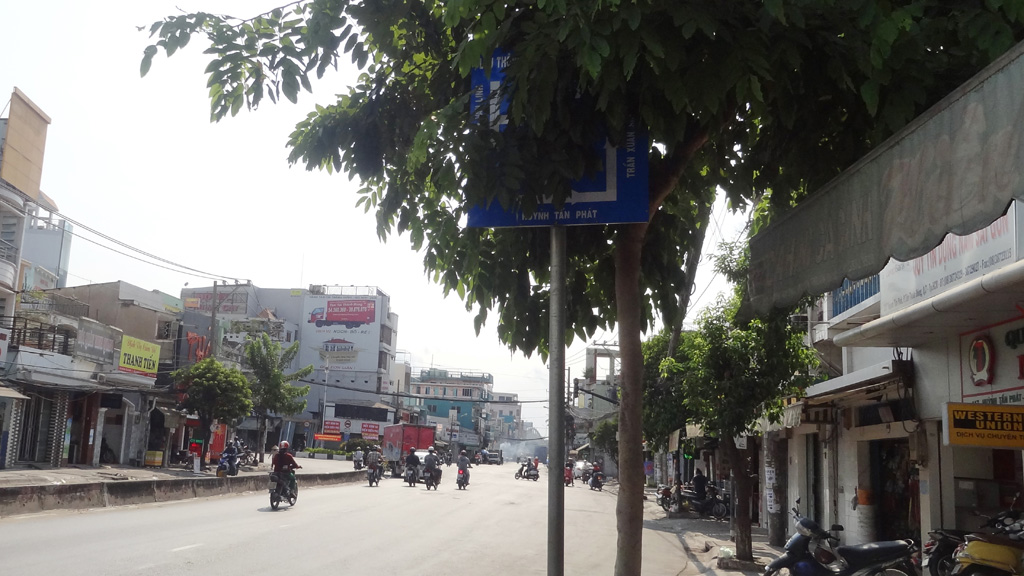 Biển báo giao thông bẫy người ở Sài Gòn 9