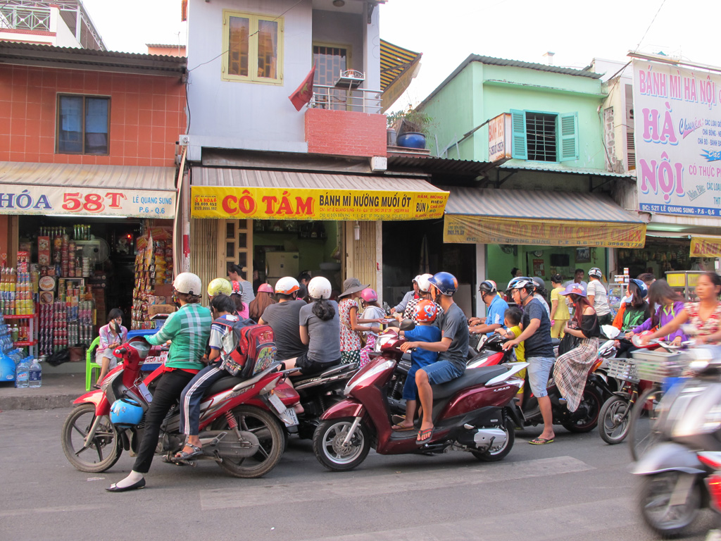 Sài Gòn “hot” với món bánh mì nướng muối ớt 6