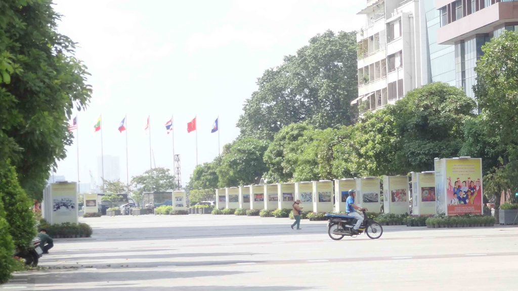 Xe máy vẫn hiên ngang chạy trên phố đi bộ Nguyễn Huệ 6