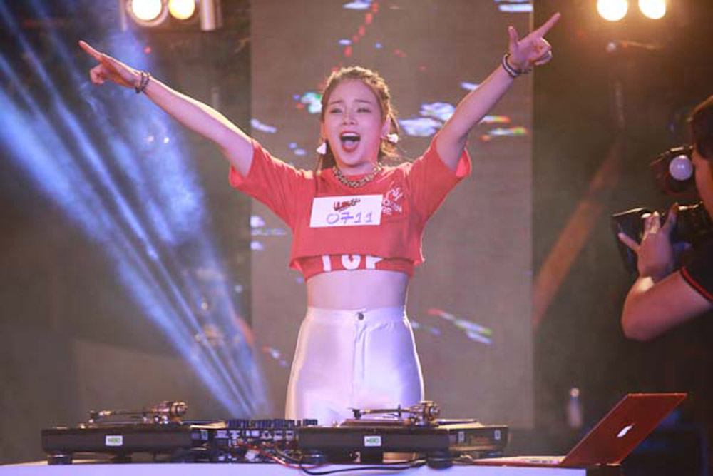 Hương Giang Idol gợi cảm làm giám khảo tìm kiếm tài năng DJ 9