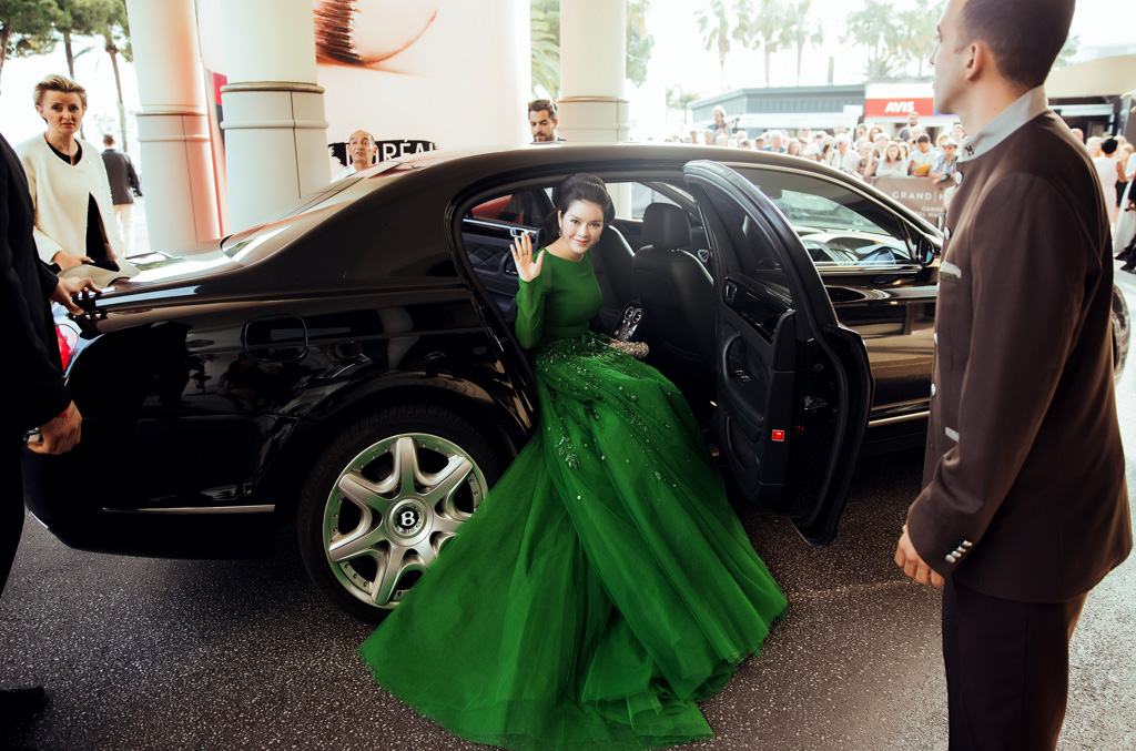 Những khoảnh khắc đẹp như mộng của Lý Nhã Kỳ với đầm xanh được nhiếp ảnh gia quốc tế ghi lại trên thảm đỏ Cannes 3