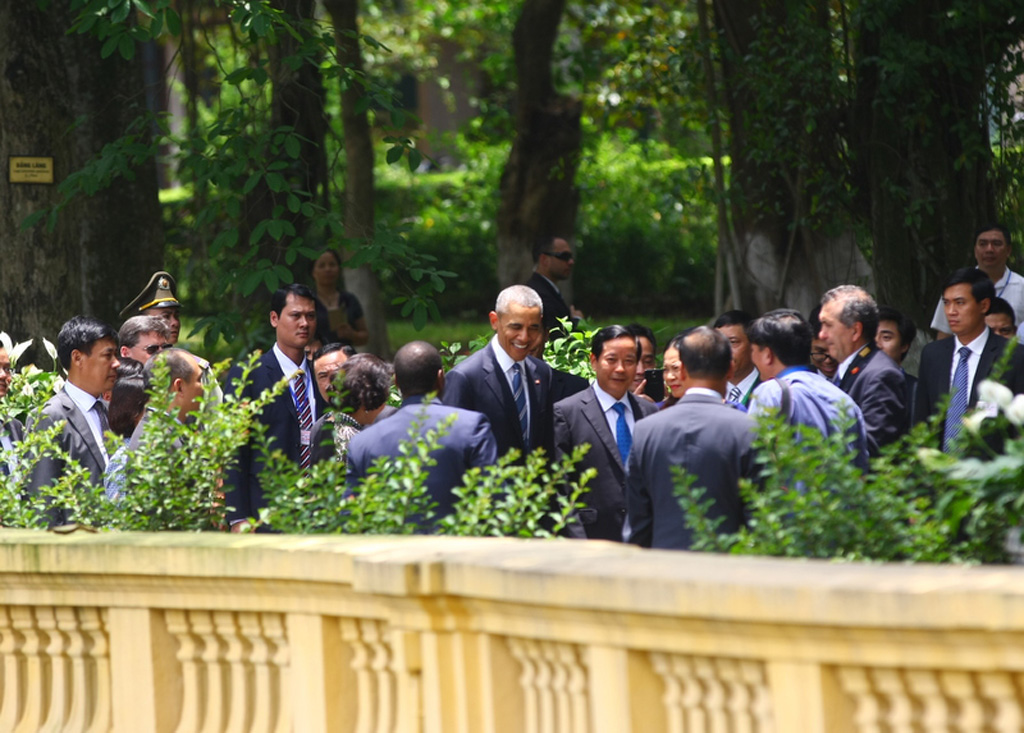 Ông Obama tiếp xúc Chủ tịch Quốc hội Nguyễn Thị Kim Ngân, thăm nhà sàn Bác Hồ 13