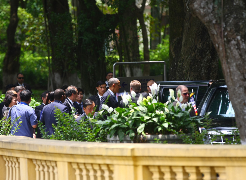 Ông Obama tiếp xúc Chủ tịch Quốc hội Nguyễn Thị Kim Ngân, thăm nhà sàn Bác Hồ 14