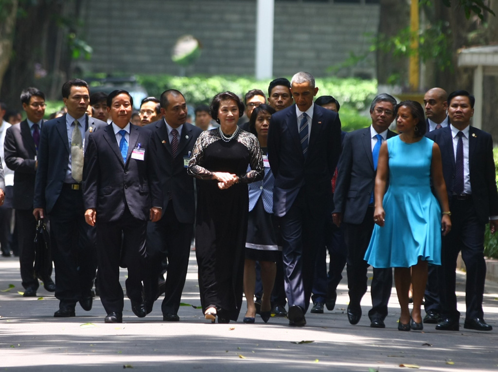 Ông Obama tiếp xúc Chủ tịch Quốc hội Nguyễn Thị Kim Ngân, thăm nhà sàn Bác Hồ 1