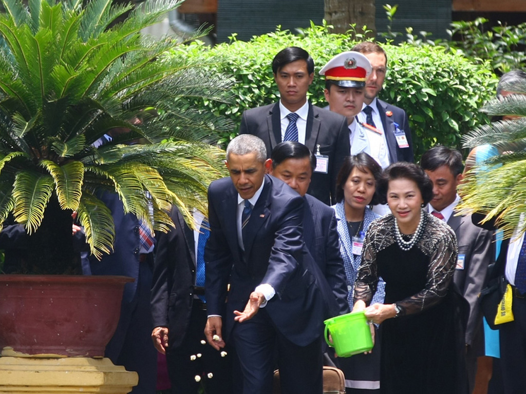 Ông Obama tiếp xúc Chủ tịch Quốc hội Nguyễn Thị Kim Ngân, thăm nhà sàn Bác Hồ 7