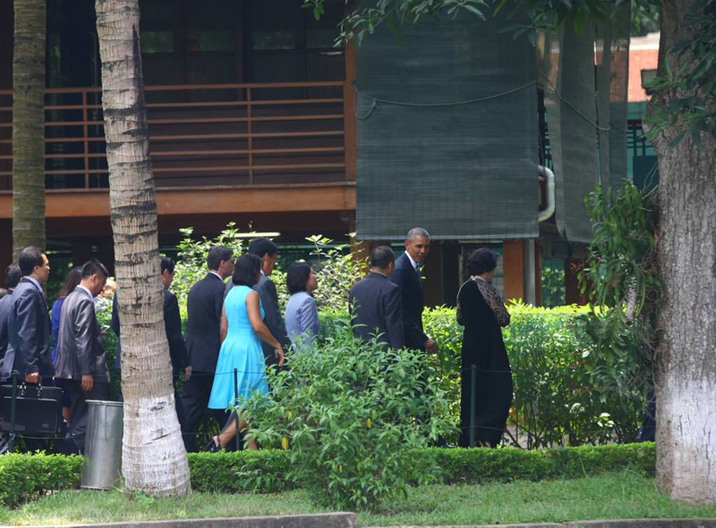 Ông Obama tiếp xúc Chủ tịch Quốc hội Nguyễn Thị Kim Ngân, thăm nhà sàn Bác Hồ 9